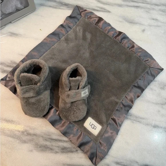 UGG Soft Gray Kids Slippers Bixbee and Lovey size 4/5 - Picture 2 of 12